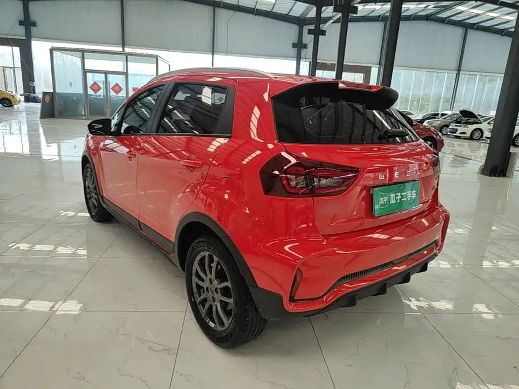 Фото 5 - Geely Vision X3