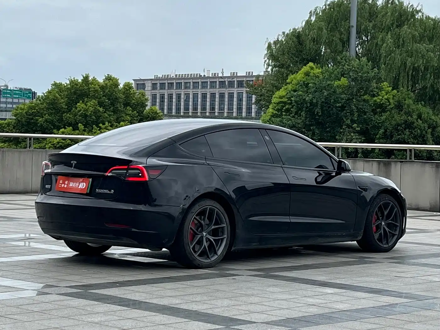 Фото 4 - Tesla Model 3