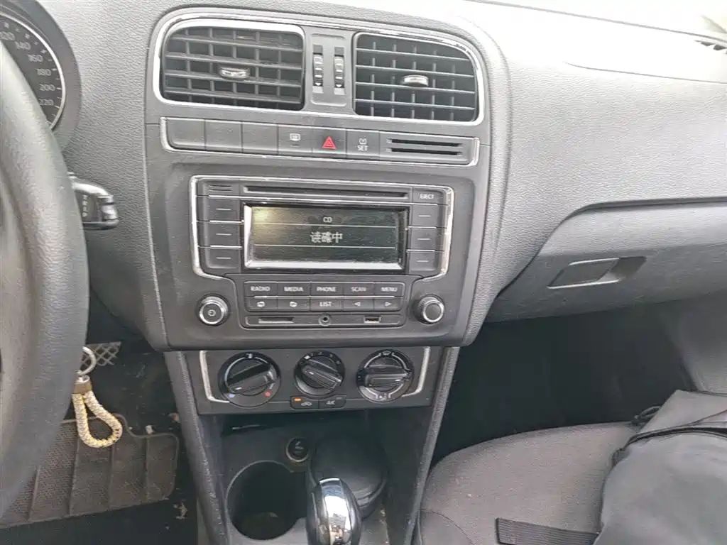 Volkswagen Polo 2014 1.6L Automatic Comfort Edition фото 6