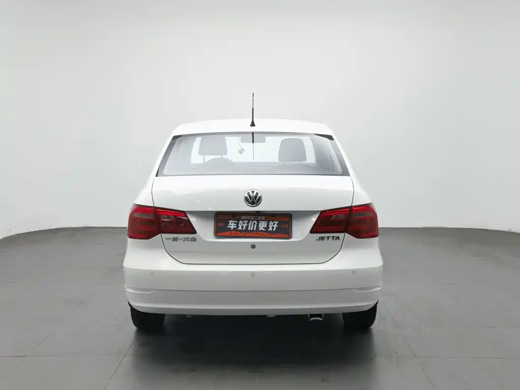 Photo 4 - Volkswagen Jetta