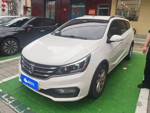 Baojun Baojun 310W 2017 1.5L Manual Fashion Edition (China V)