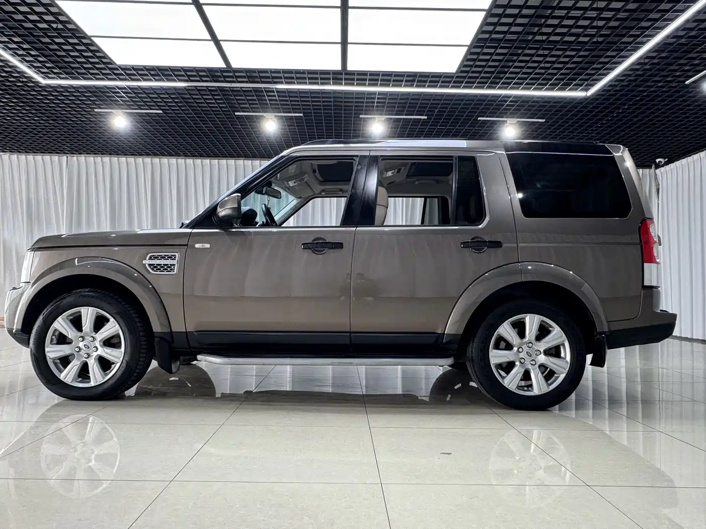 Land Rover Discovery 2013 3.0 SDV6 HSE Diesel фото 7