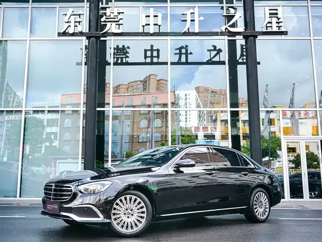 Mercedes-Benz E-Class 2022 Facelift III E 300 L Luxury — фото 2
