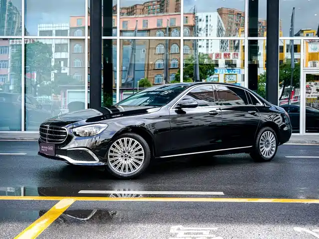 Mercedes-Benz E-Class 2022 Facelift III E 300 L Luxury — фото 1