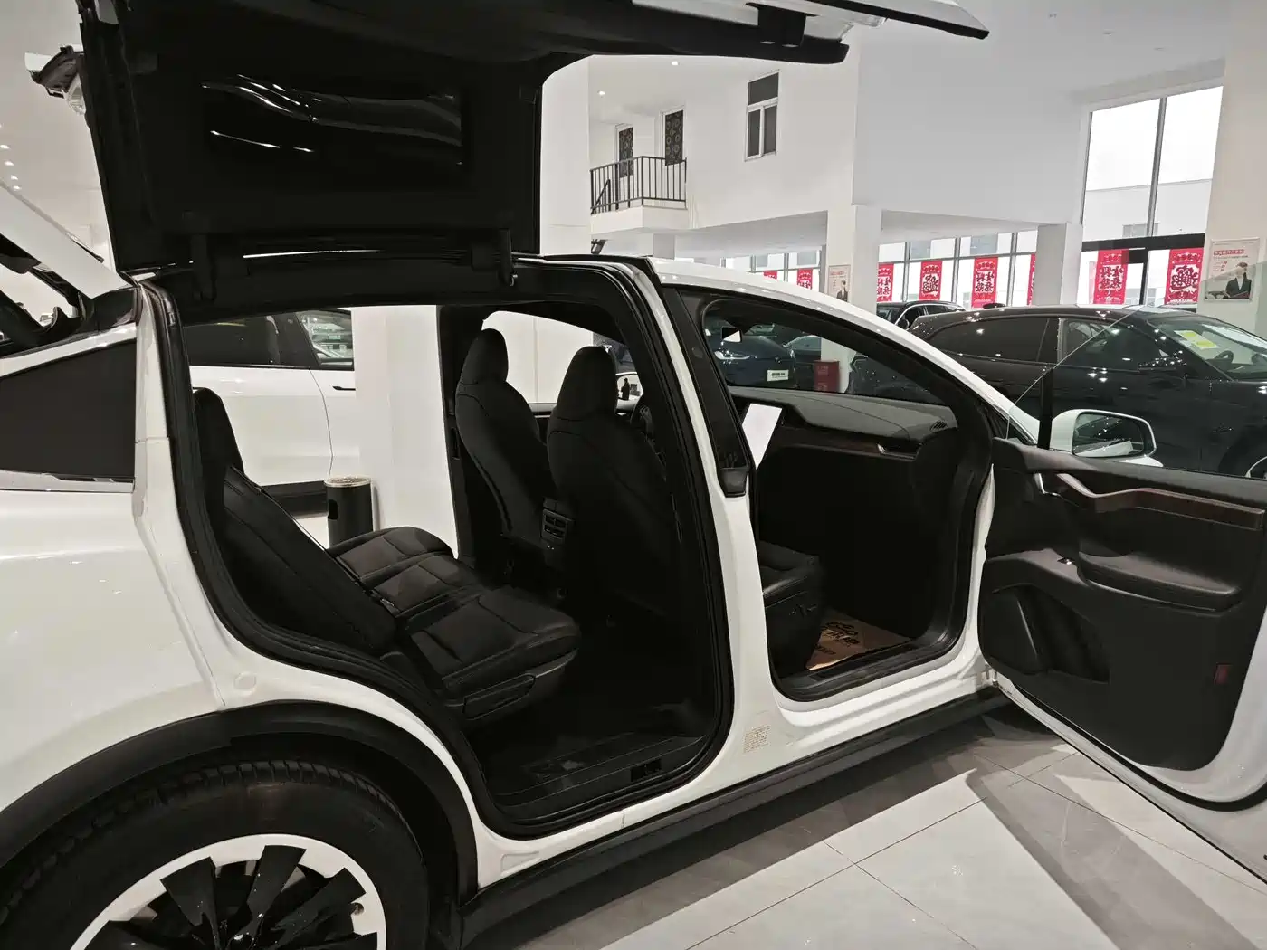 TESLA MODEL X