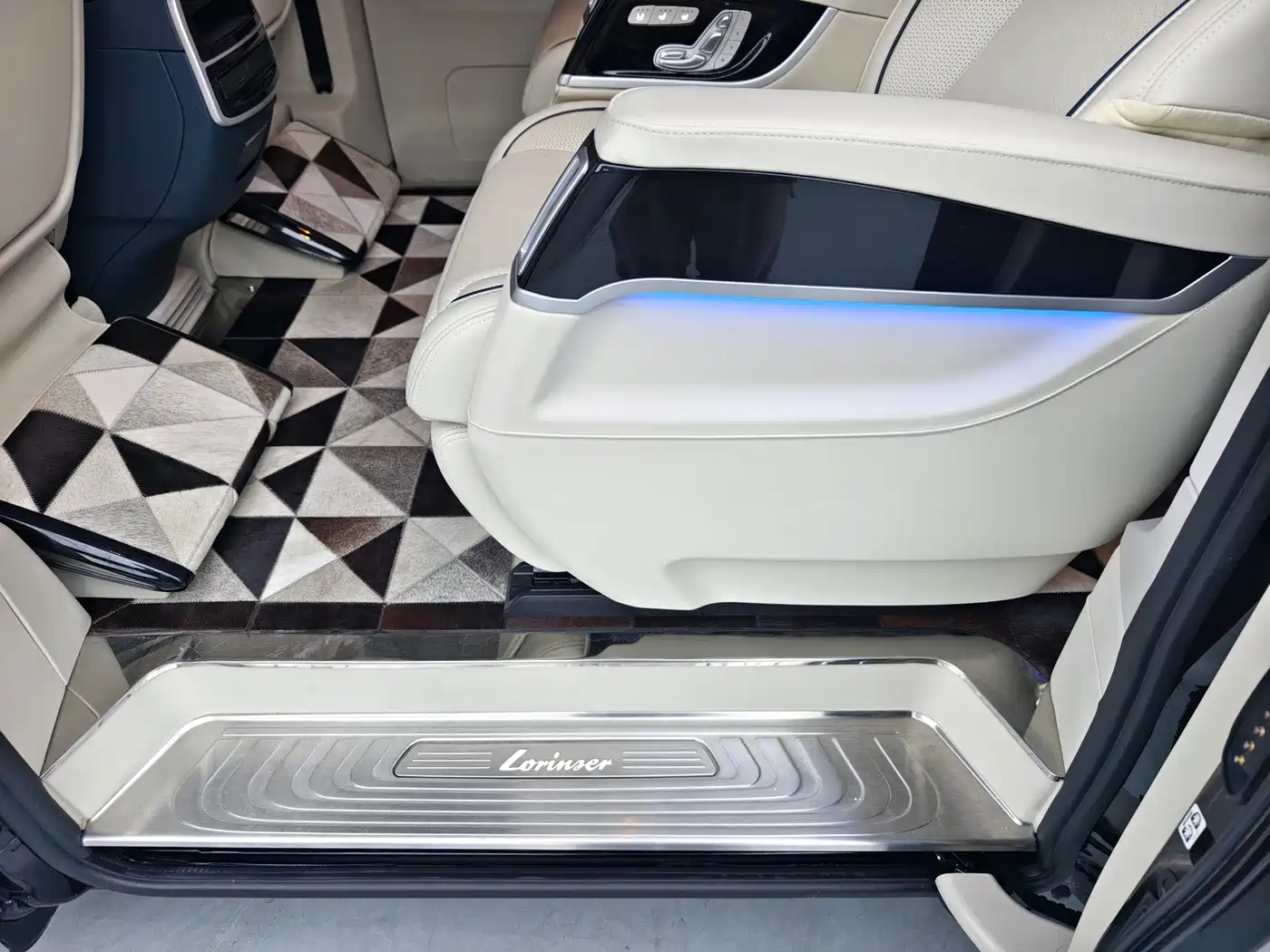 Mercedes-Benz Vito 2021 2.0T Business Edition 7-seater фото 17