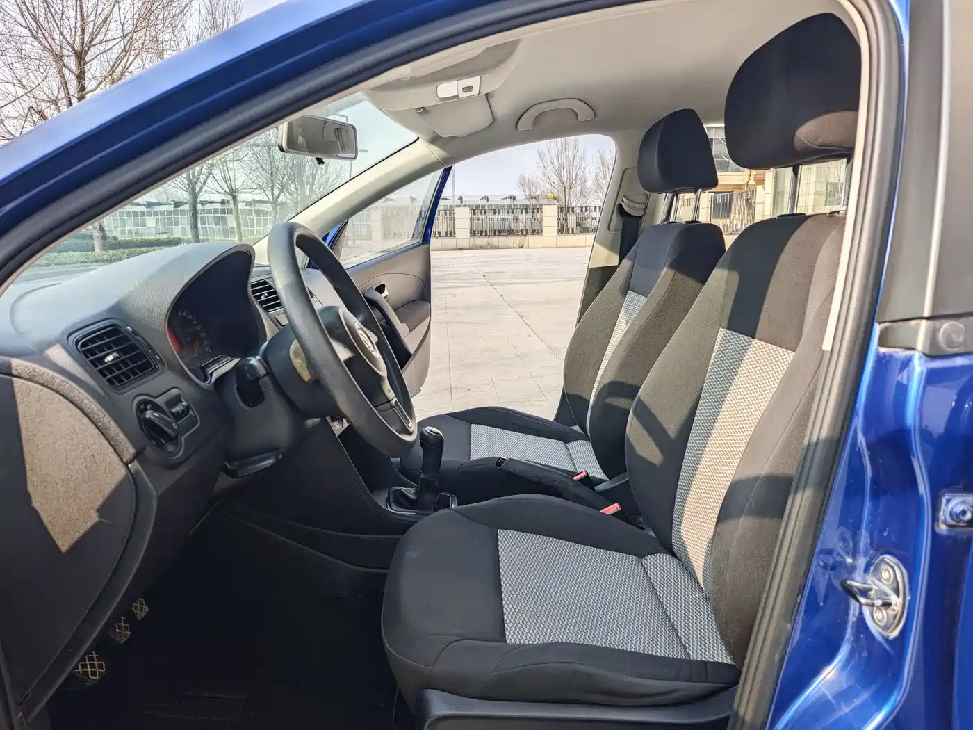 Volkswagen Polo 2013 1.4L Manual Trend Edition фото 8