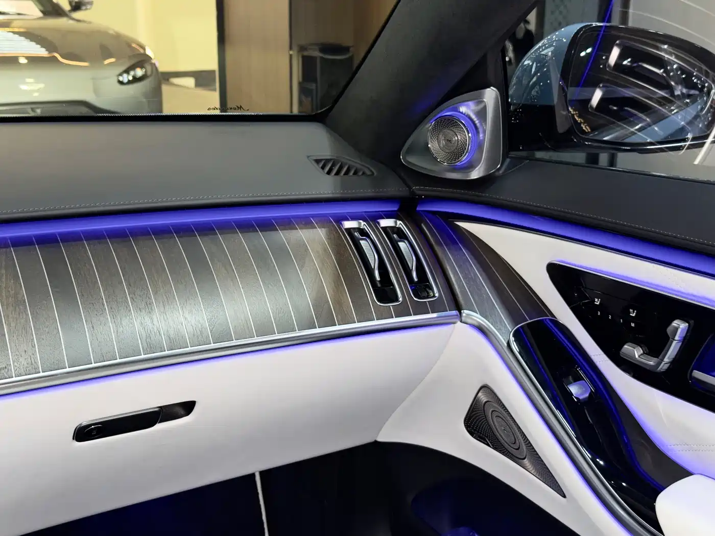 Mercedes-Benz Maybach S-Class 2022 S 680 4MATIC Craftsmanship Limited Launch Edition фото 21