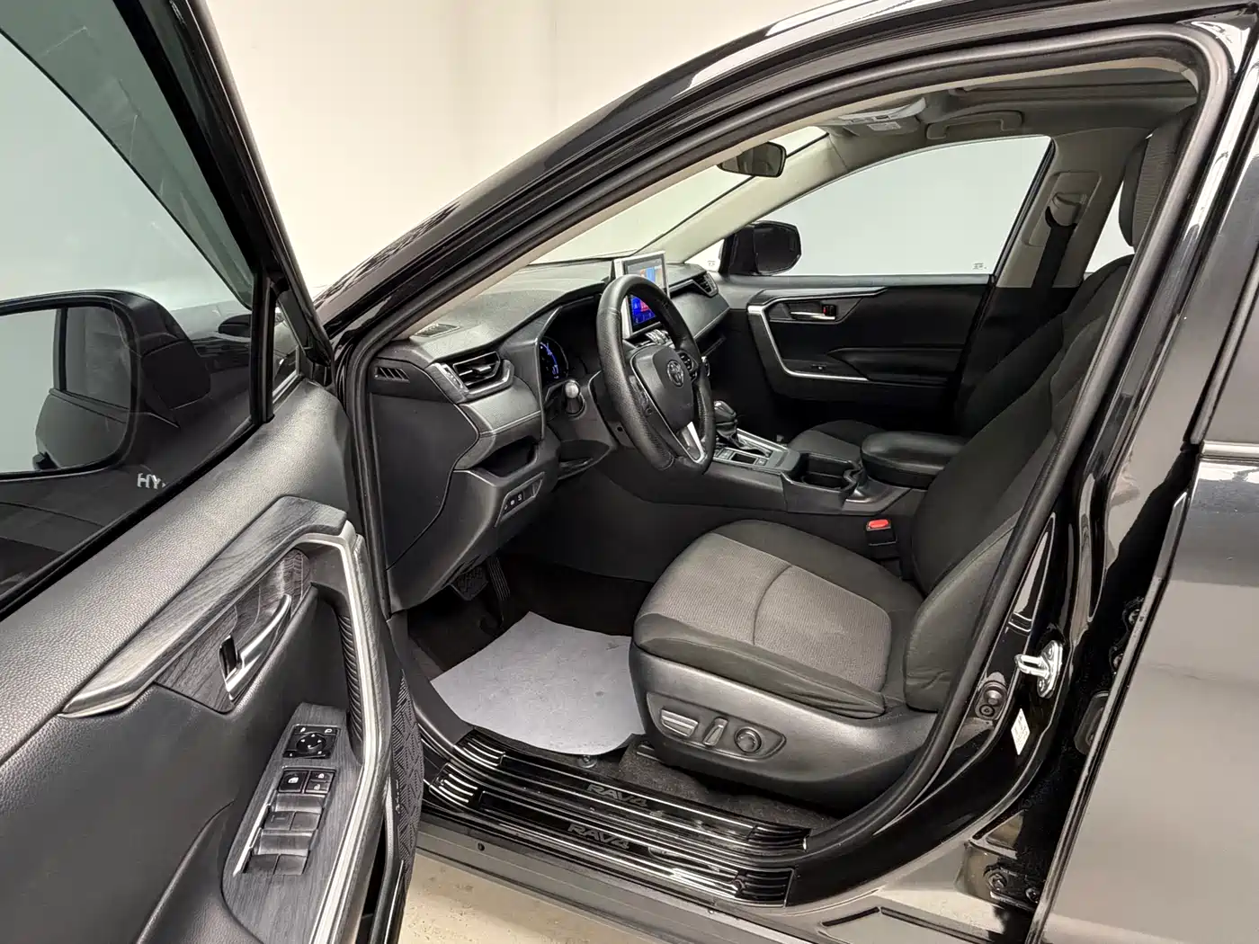 Toyota RAV4 Rongfang 2022 Hybrid 2.5L E-CVT 2WD Elite Edition фото 15
