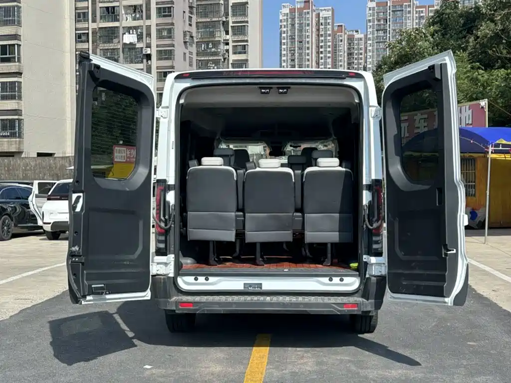 Фото 18 - Ford E Transit