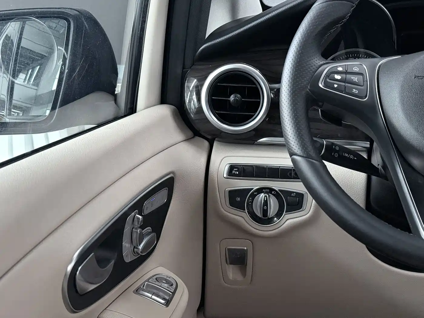 Mercedes-Benz V-Class 2017 2016 V 260 Navigator