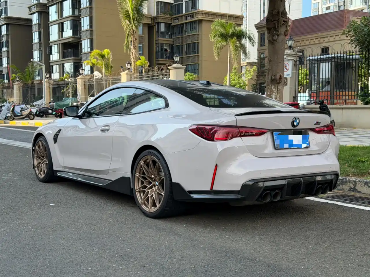 Photo 5 - BMW M4