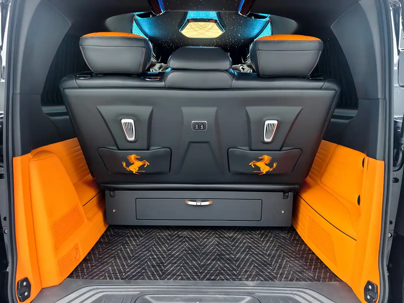 Mercedes-Benz Vito 2024 2.0T Business 7-Seater фото 27