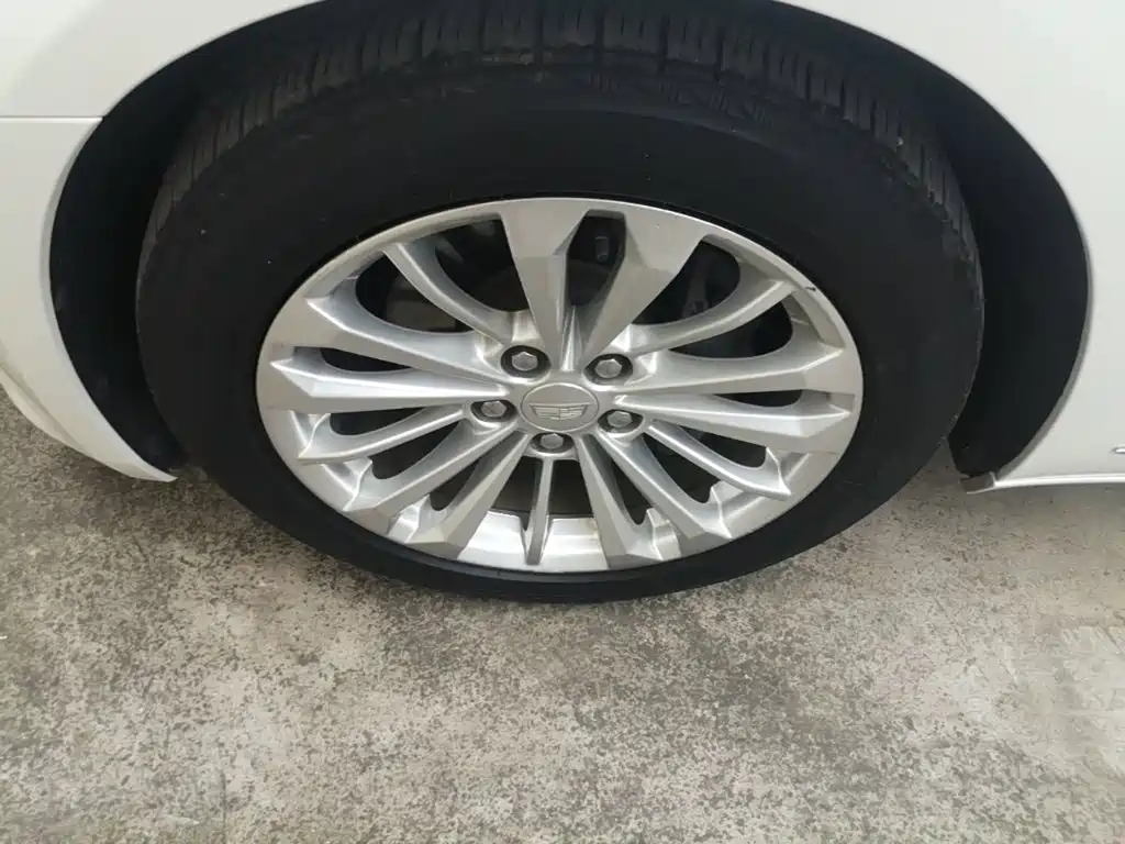 Фото 25 - Cadillac CT6