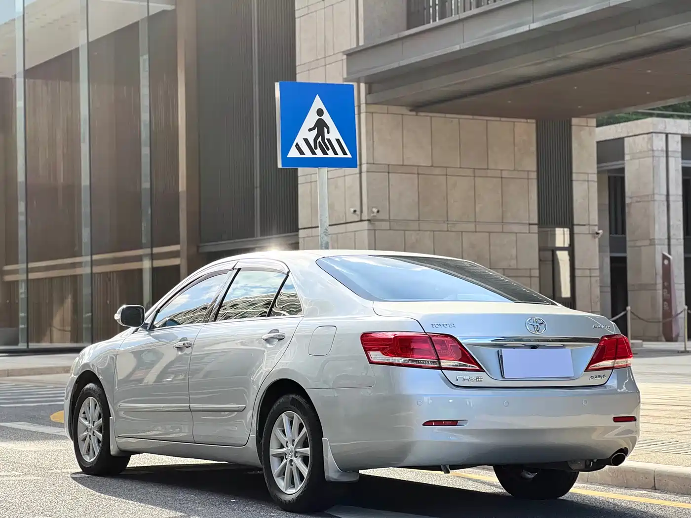 Фото 24 - Toyota Camry