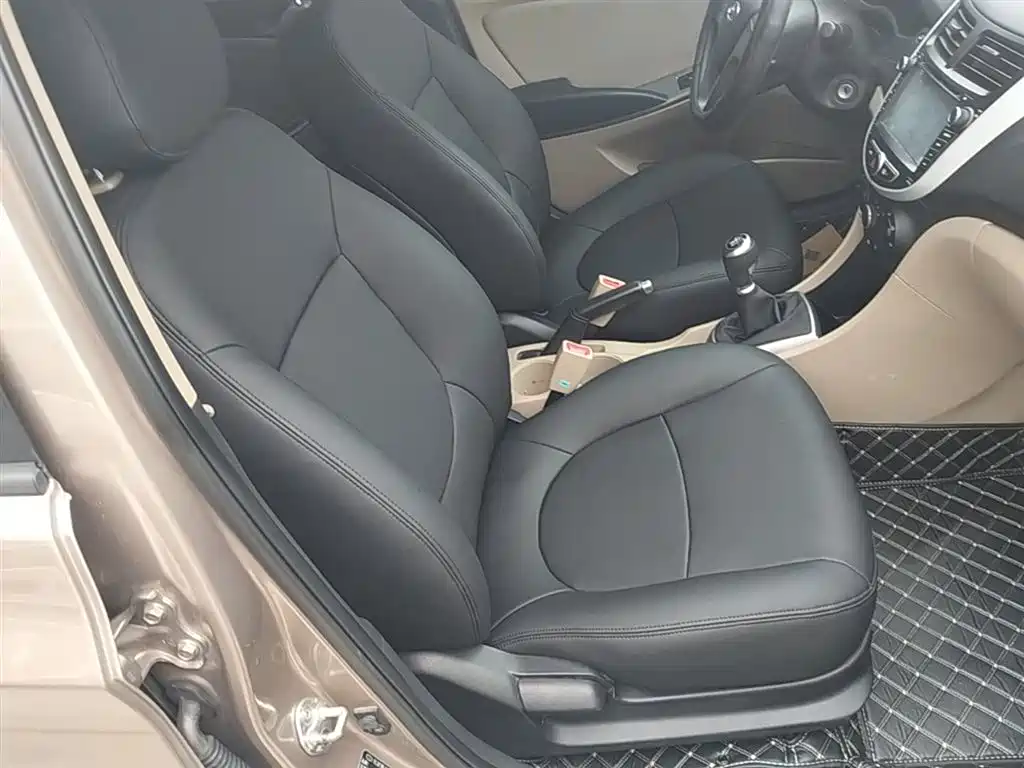 Hyundai Verna 2014 1.4L Manual Smart GLS фото 25