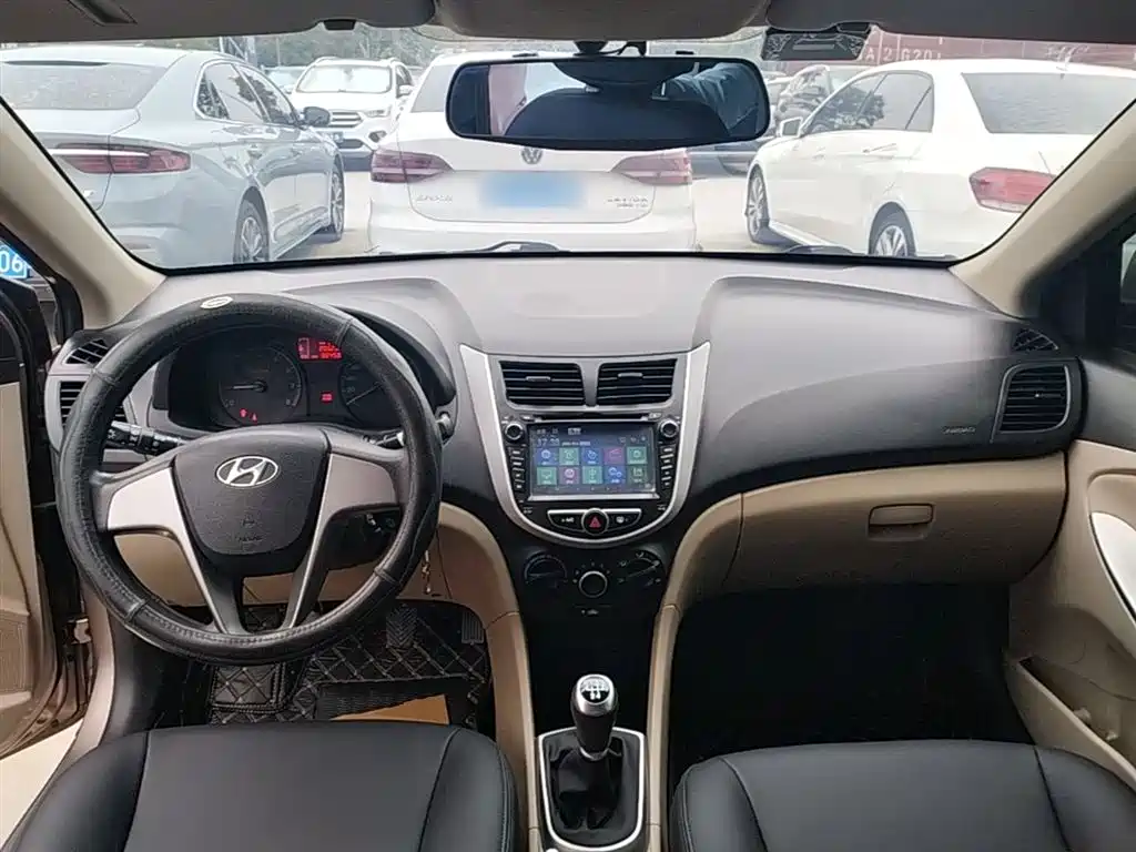 Hyundai Verna 2014 1.4L Manual Smart GLS фото 10