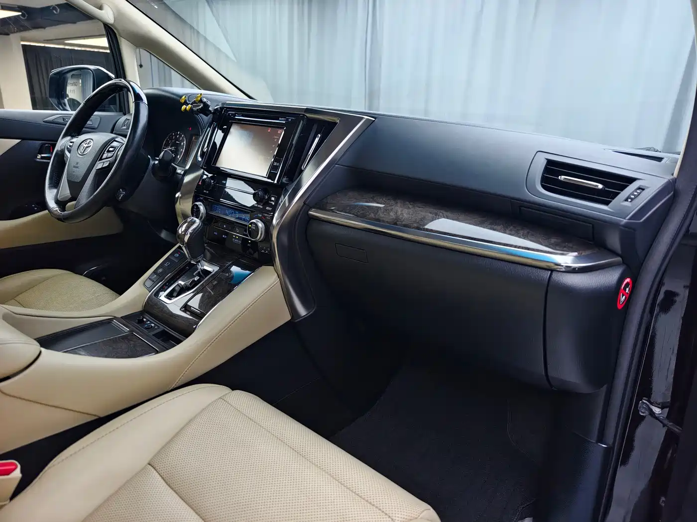 Toyota Alphard 2018 Facelift 3.5L Premium Edition фото 16