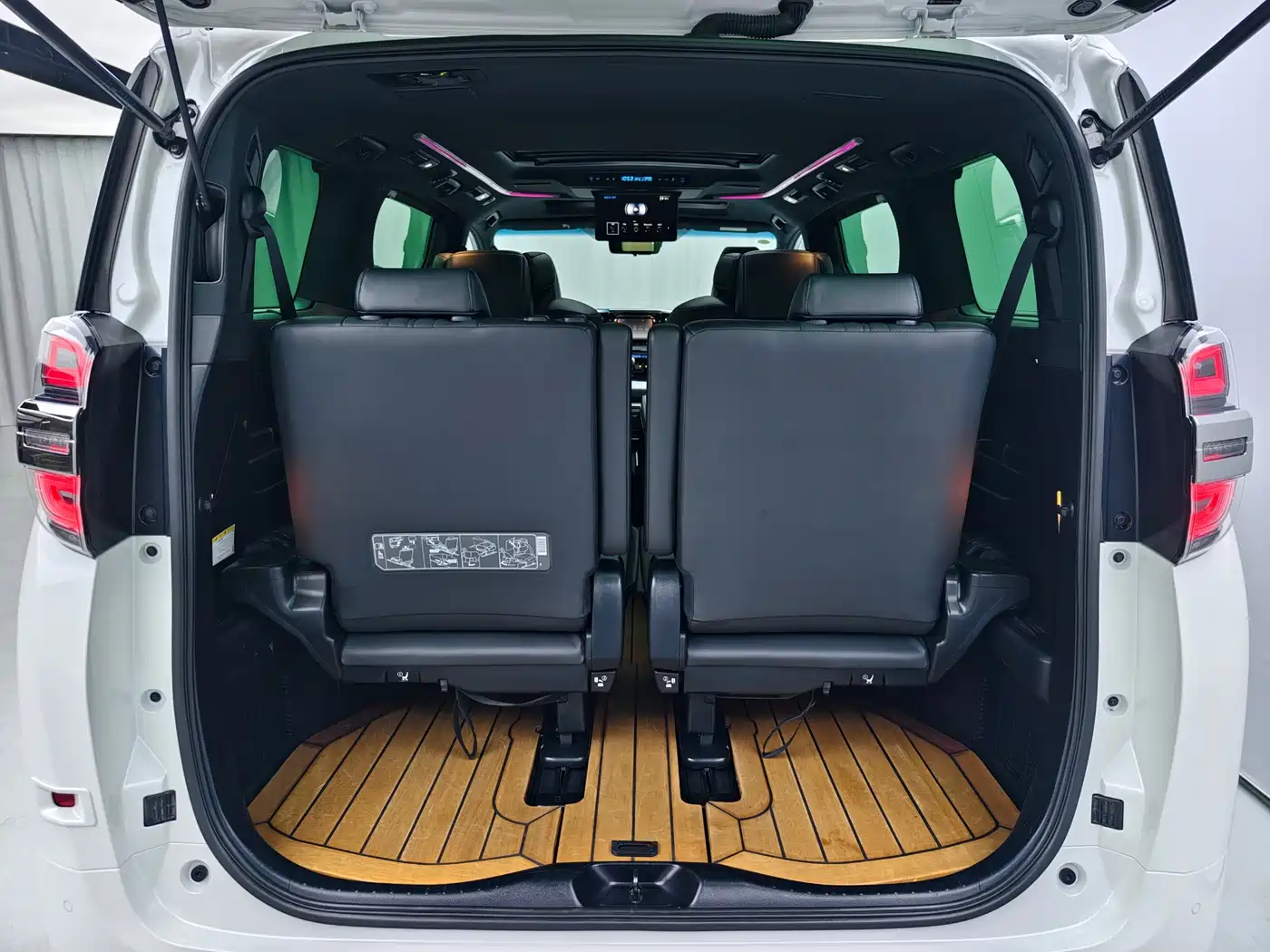 Toyota Vellfire 2019 Hybrid 2.5L HV Premium Edition фото 26