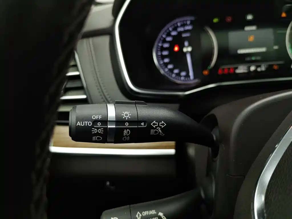 Roewe RX8 2019 2018 30T Intelligent Internet 4WD Supreme Edition