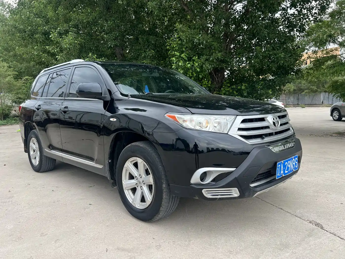 Toyota Highlander 2013 2.7L 2WD 5-seater Purple Gold Edition фото 3