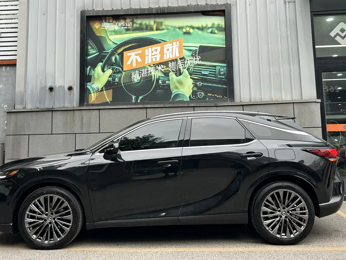 Lexus RX 2023 350h 4WD Pure Edition фото 3