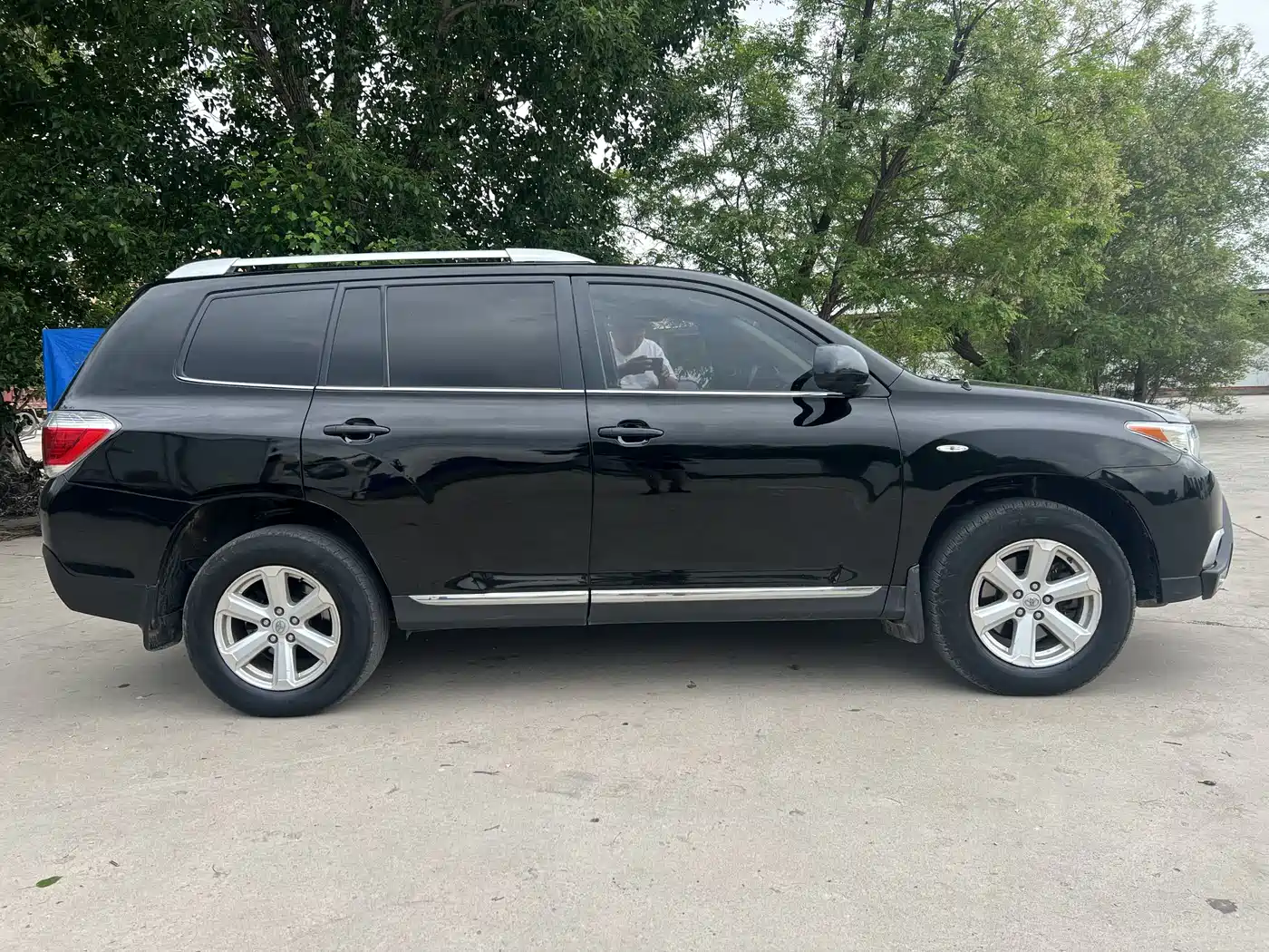 Toyota Highlander 2013 2.7L 2WD 5-seater Purple Gold Edition фото 4
