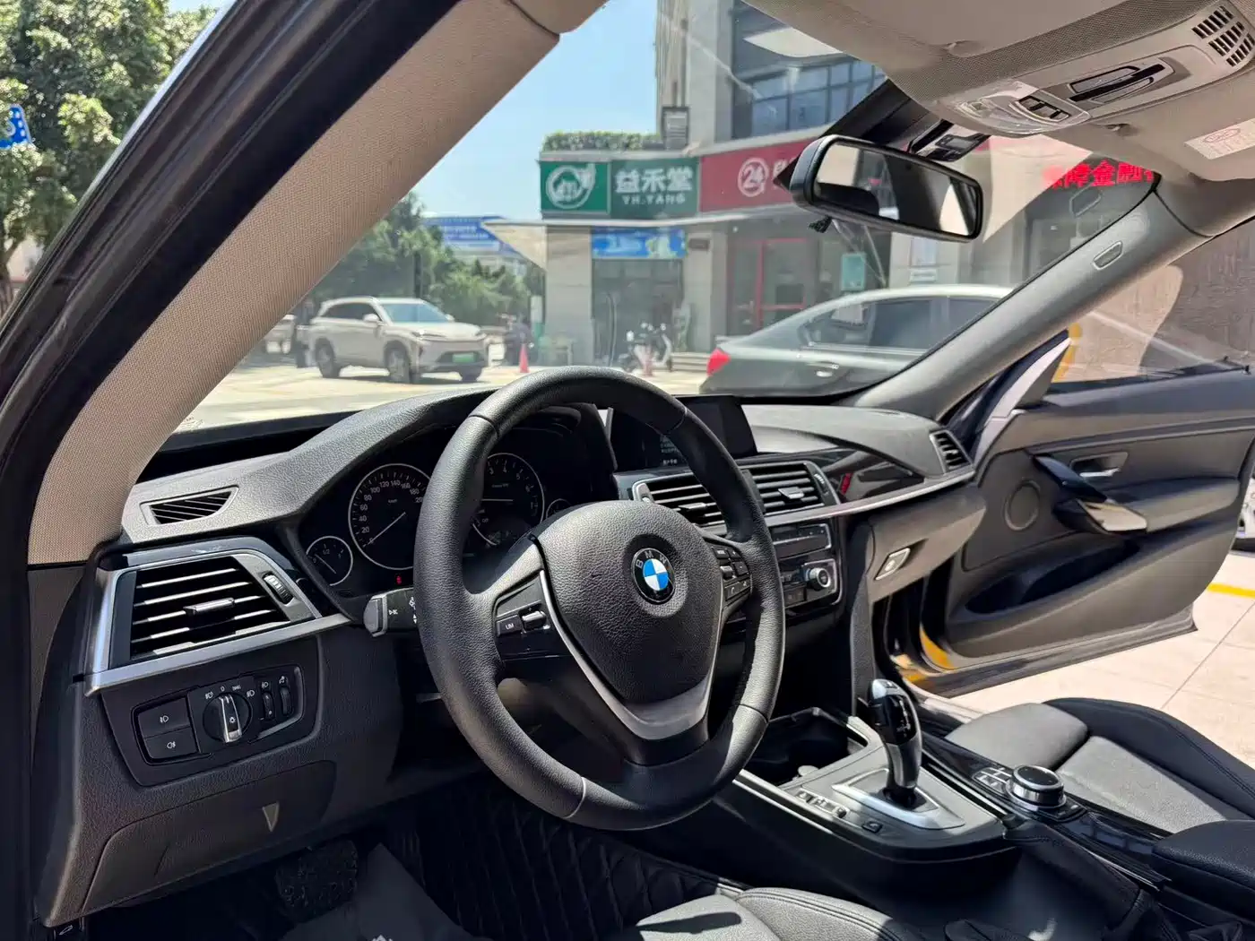 BMW 3 Series GT 2018 320i Luxury Design Package фото 11