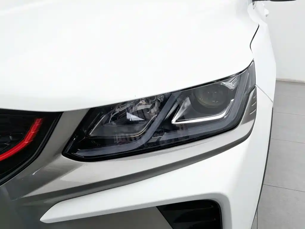 Фото 7 - Geely Coolray