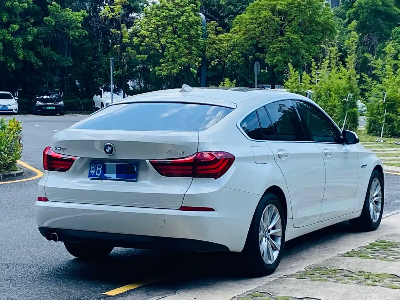 BMW 5 Series GT 2015 2014 528i Leading