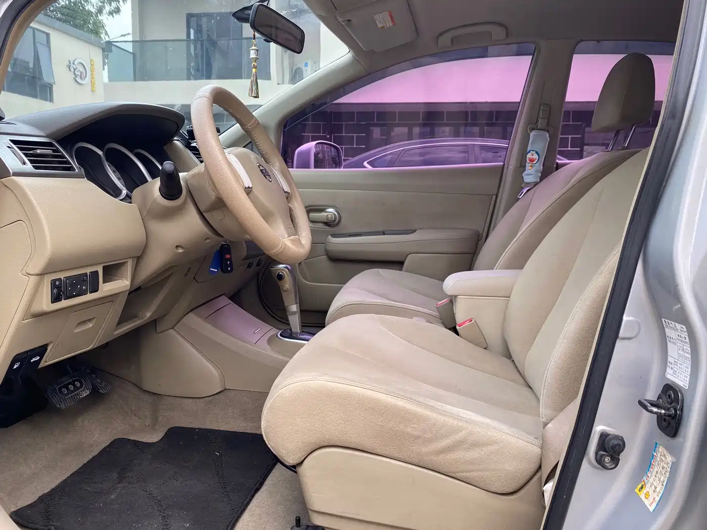Photo 9 - Nissan Tiida