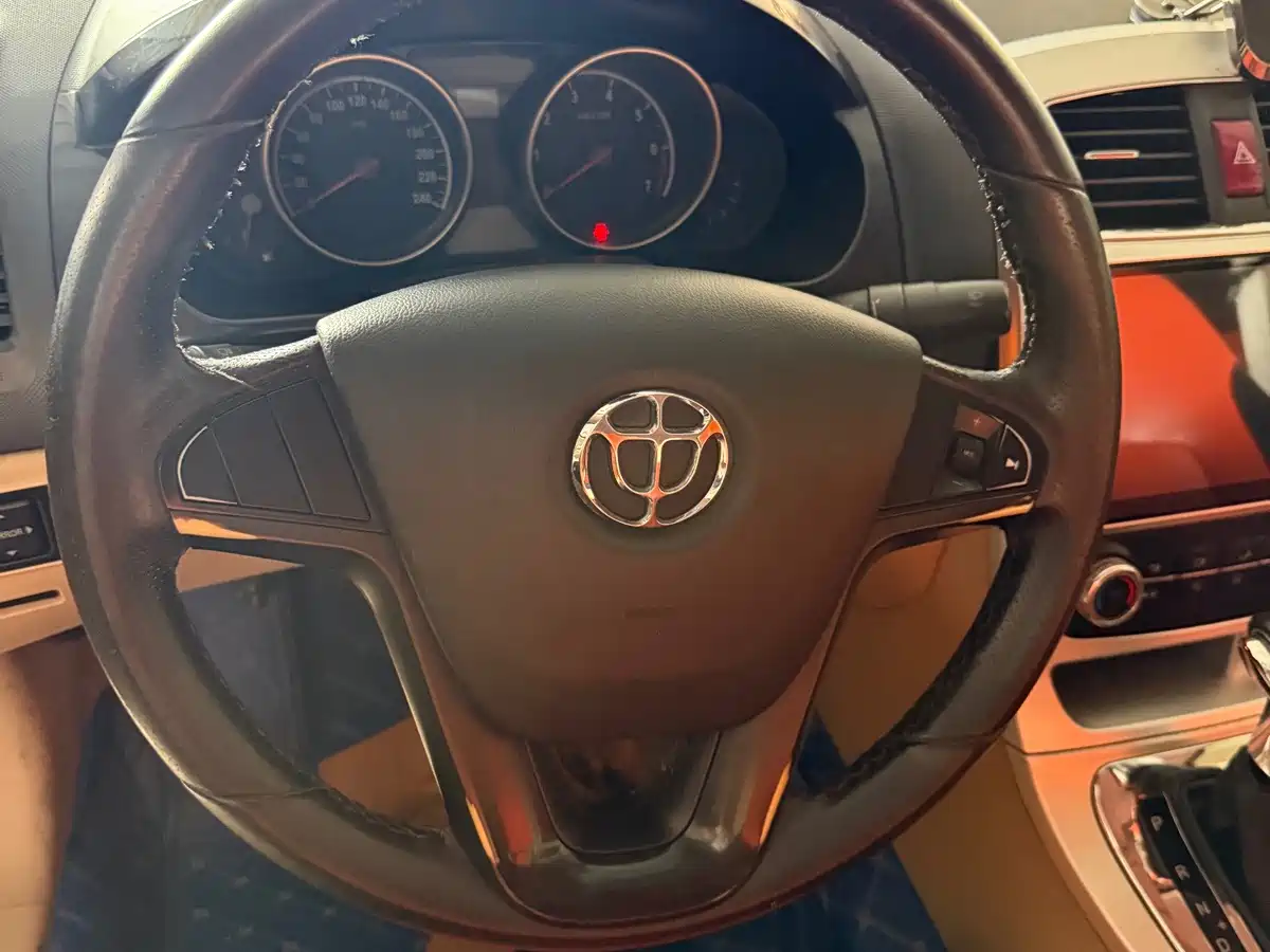 Zhonghua H330 2015 2013 1.5L Automatic Luxury