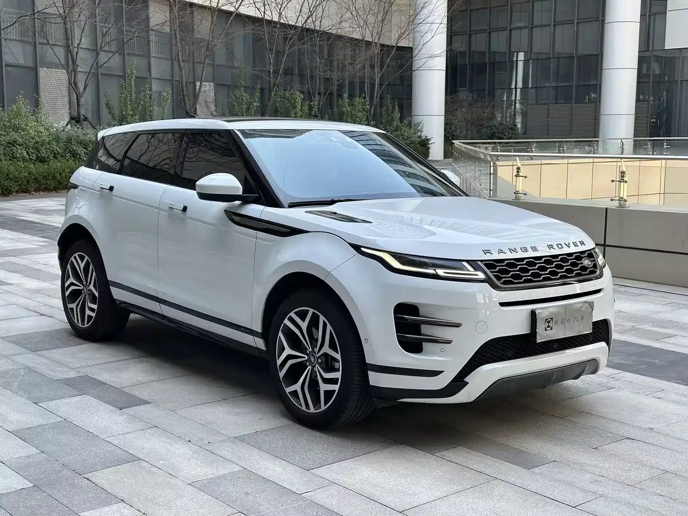 Land Rover Range Rover Evoque 2020 249PS R-DYNAMIC S Sport Edition фото 4