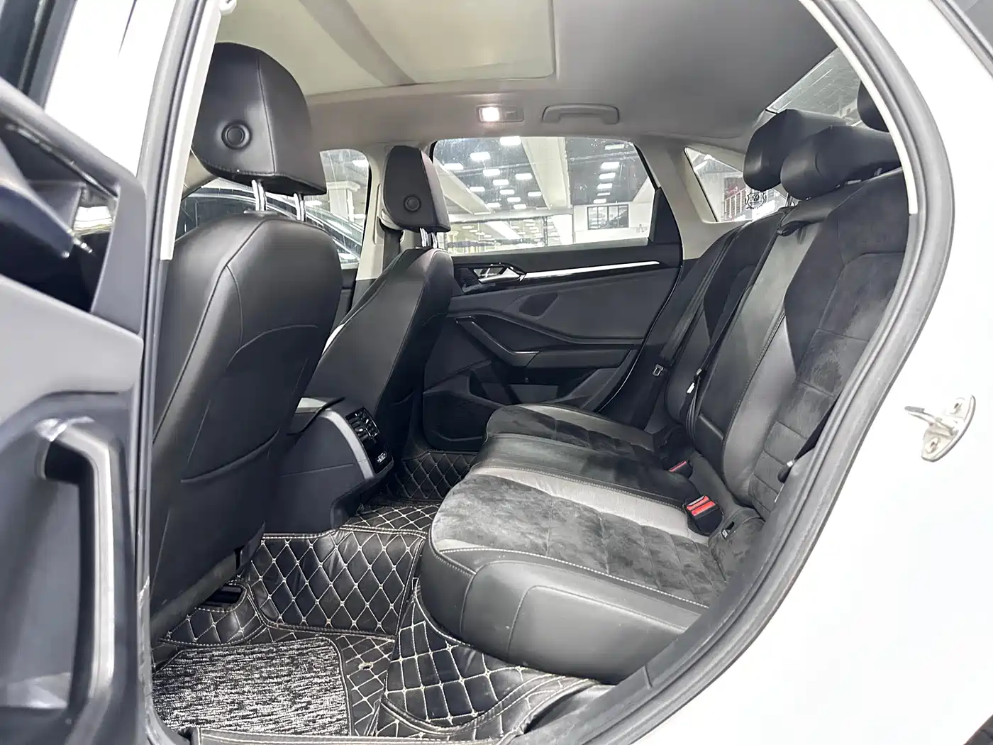 Volkswagen Sagitar 2022 280TSI DSG Excellence Edition фото 7