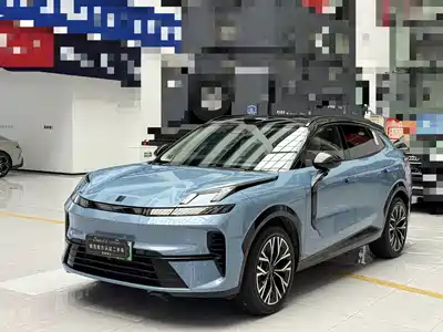 Lynk & Co 08 EM-P