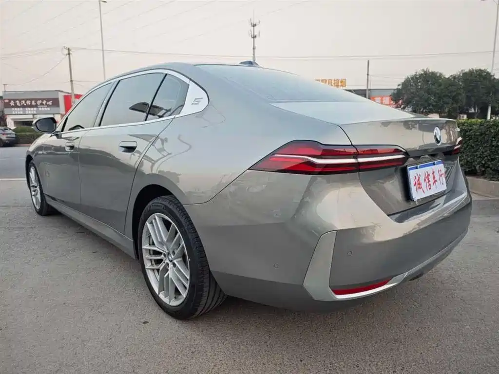 BMW 5 Series 2024 525Li Luxury Package фото 11