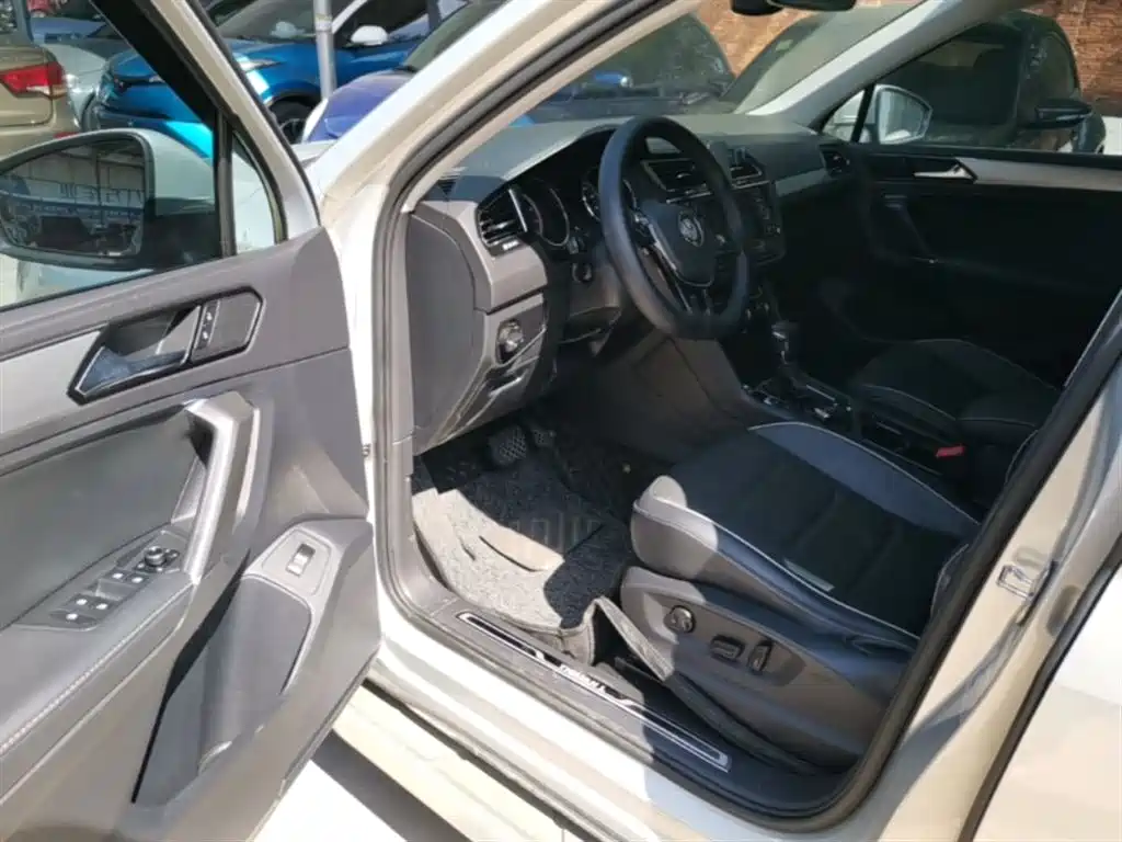 Volkswagen Tiguan L 2017 330TSI Automatic 2WD Flagship Edition фото 16