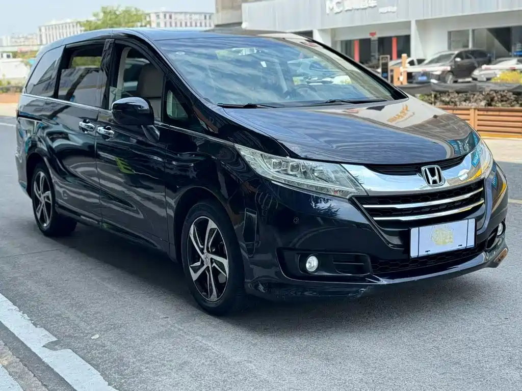 Фото 3 - Honda Odyssey
