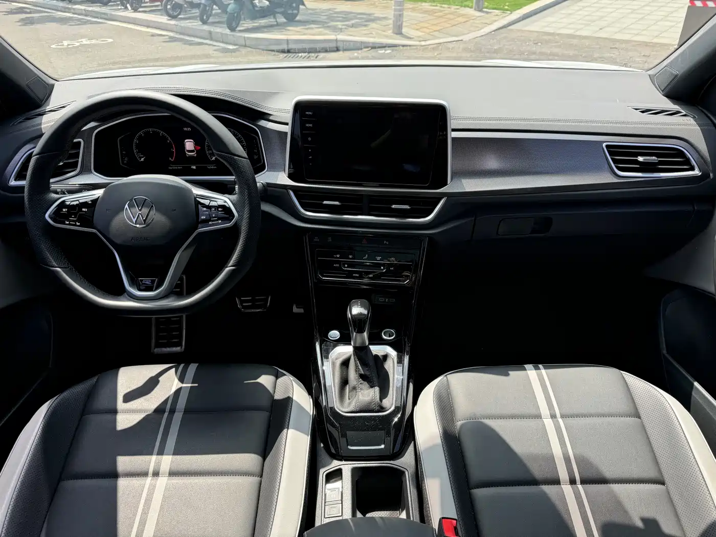 VOLKSWAGEN T-ROC EXPLORING SONGS