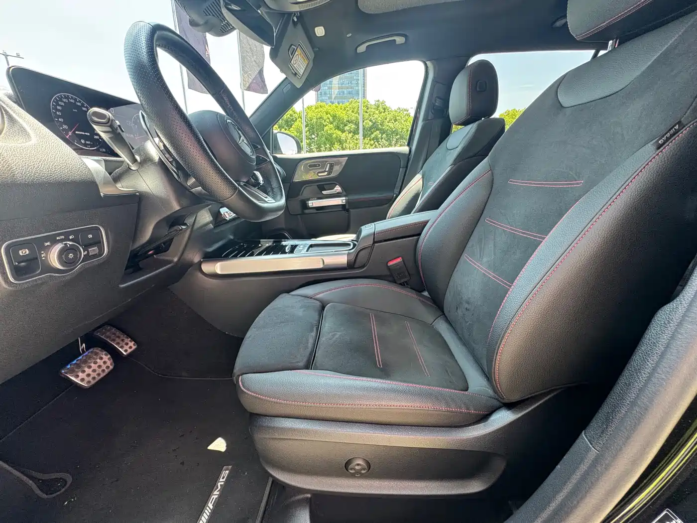 MERCEDES-BENZ GLB AMG