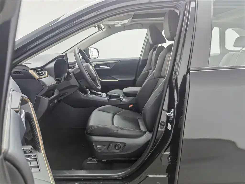 Toyota Wildlander 2024 2.0L CVT 2WD Luxury PLUS Edition фото 10