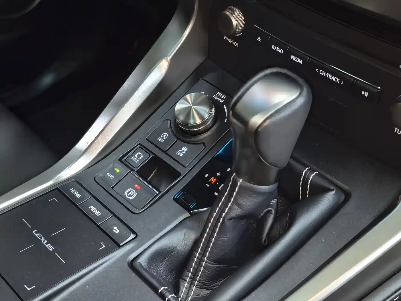 Фото 25 - Lexus NX