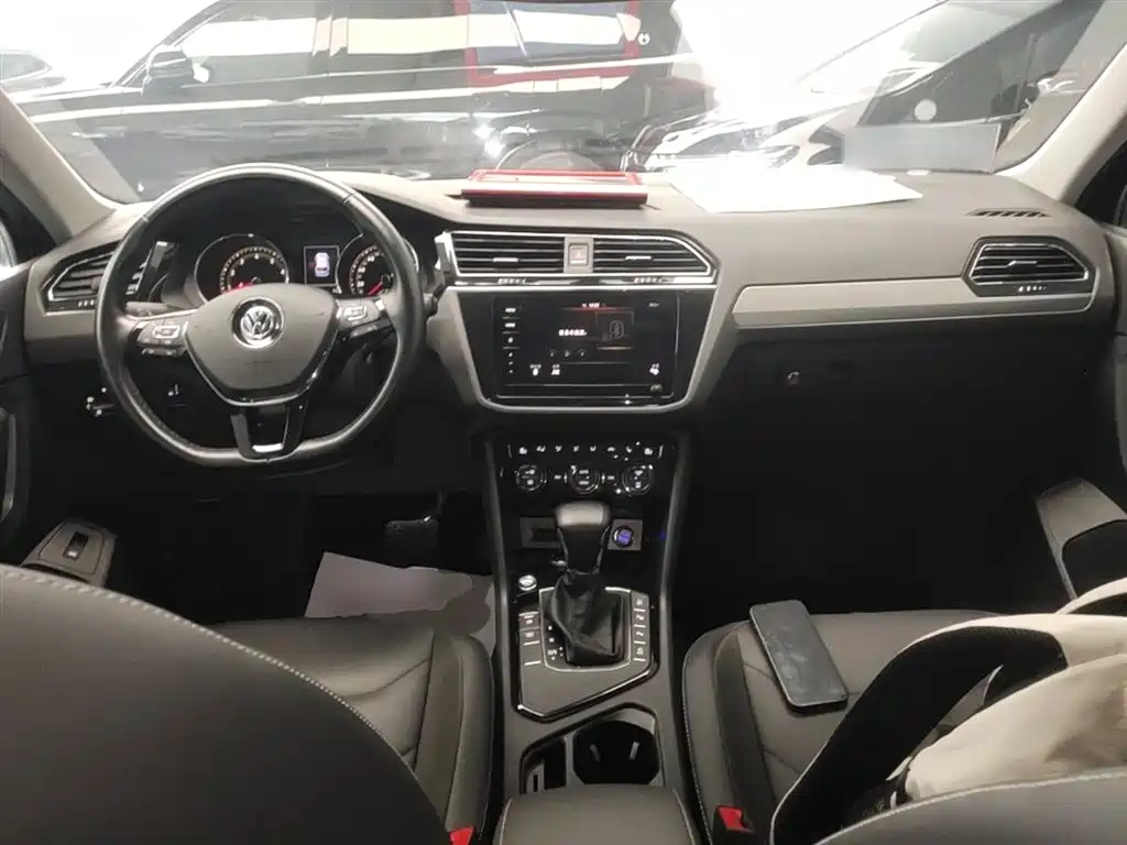 Volkswagen Tiguan L 2019 330TSI Automatic 2WD Smart Luxury Edition China VI фото 10