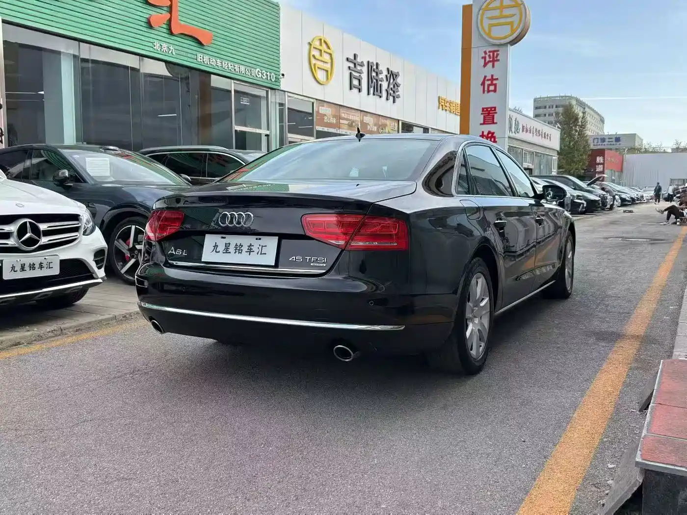 Audi A8 2012 A8L 45 TFSI quattro Comfort фото 3