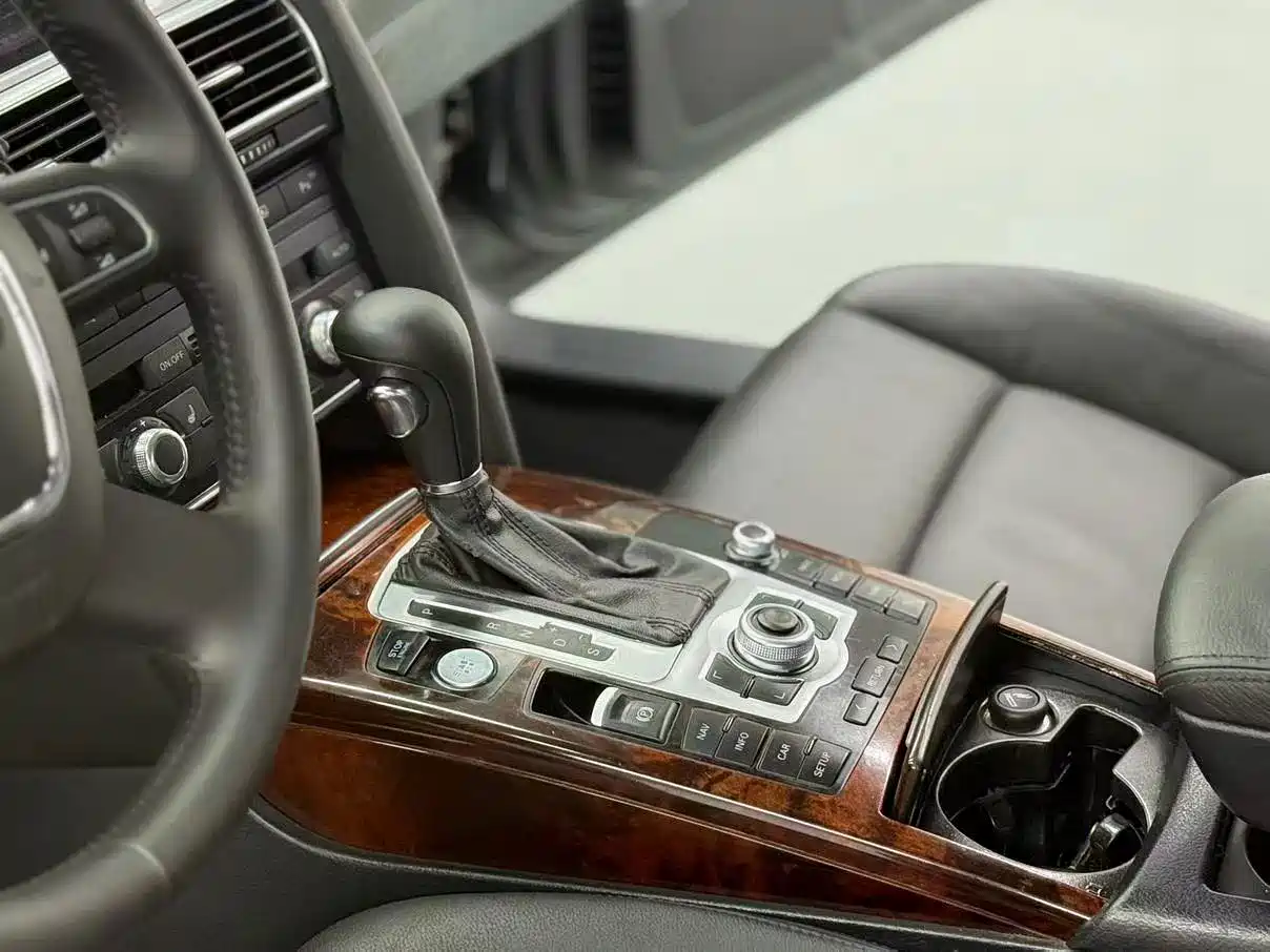 Фото 5 - Audi A6L