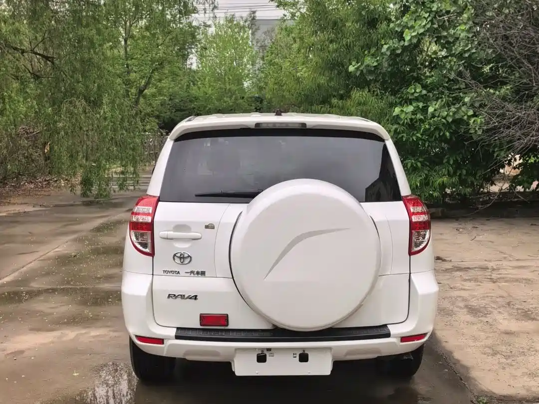 Toyota RAV4 Rongfang 2011 2.0L Automatic Luxury Edition фото 4
