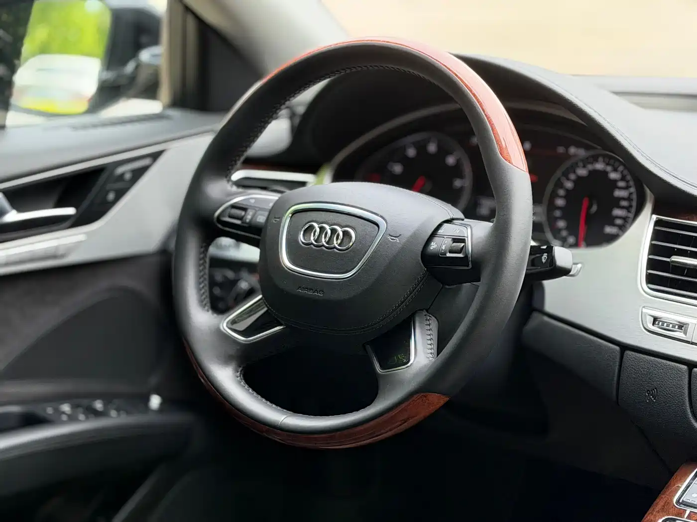 Audi A8 2013 A8L 50 TFSI quattro Exclusive фото 4