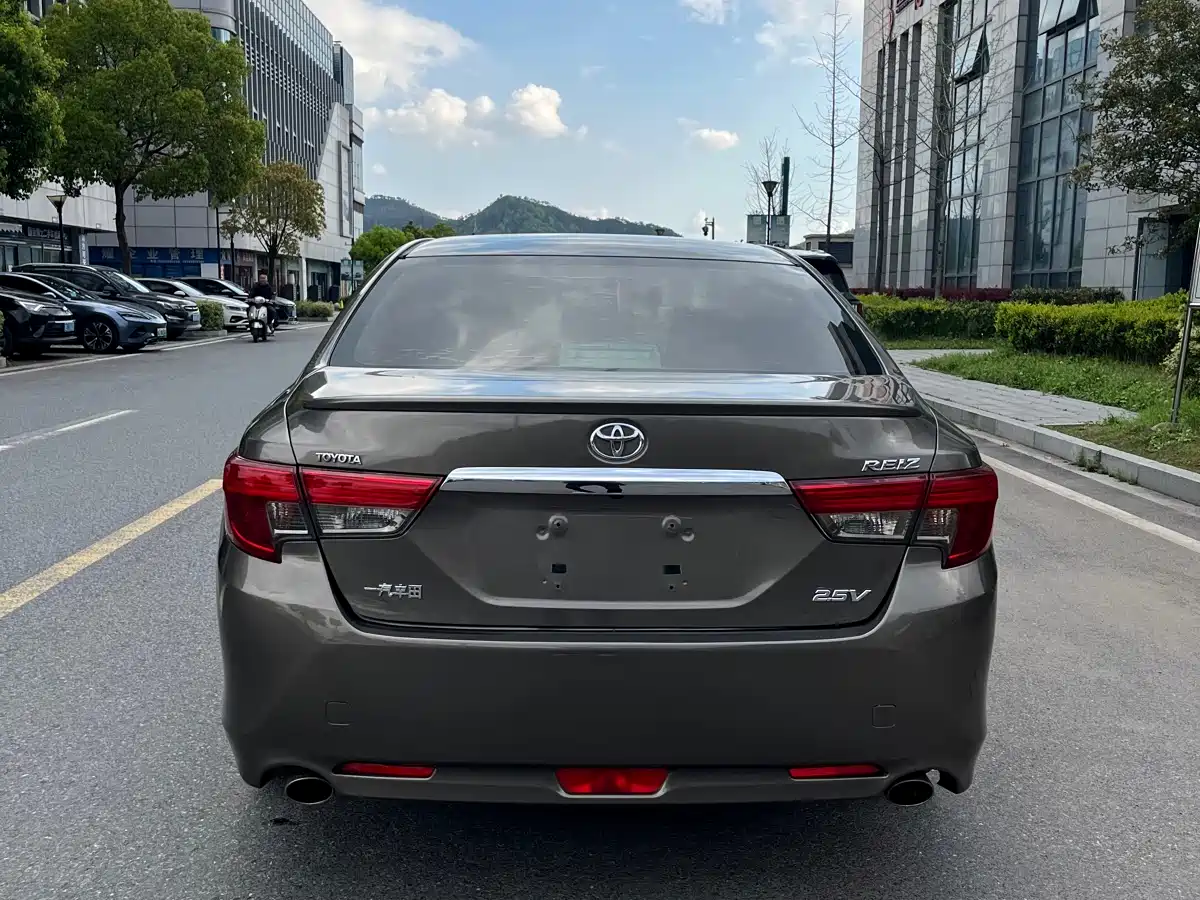 Toyota Reiz 2013 2.5V Premium Edition фото 9