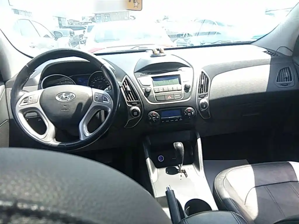 Hyundai Beijing Hyundai ix35 2015 2.0L Automatic 2WD Smart Type China IV фото 10