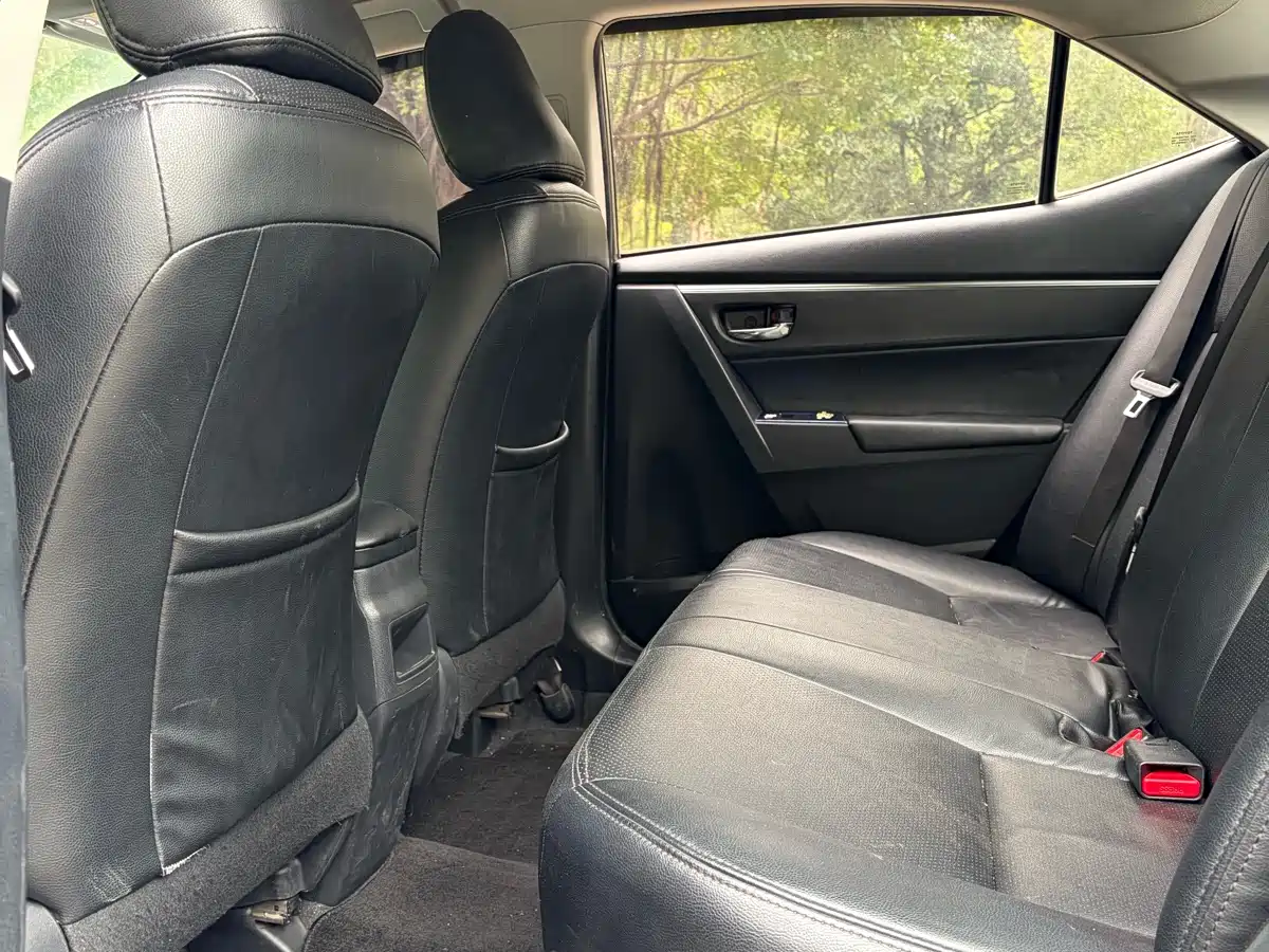 Toyota Corolla 2014 1.6L CVT GL фото 10